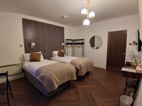Superior Twin Room, 2 Single Beds. Hotel Square