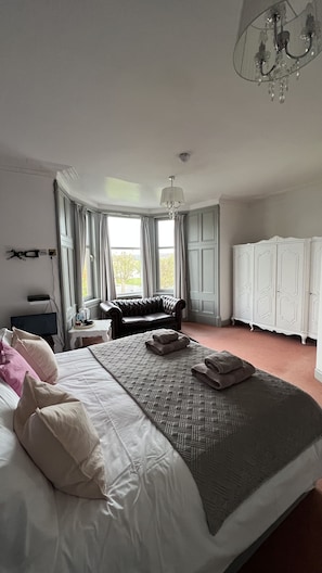 Literie de qualité supérieure, Wi-Fi gratuit, draps fournis