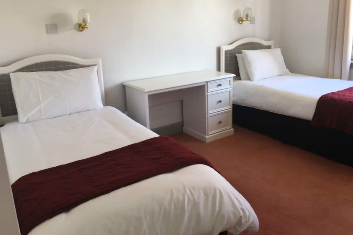 Comfort Twin Room | Peralatan tempat tidur premium, Wi-fi percuma, cadar katil