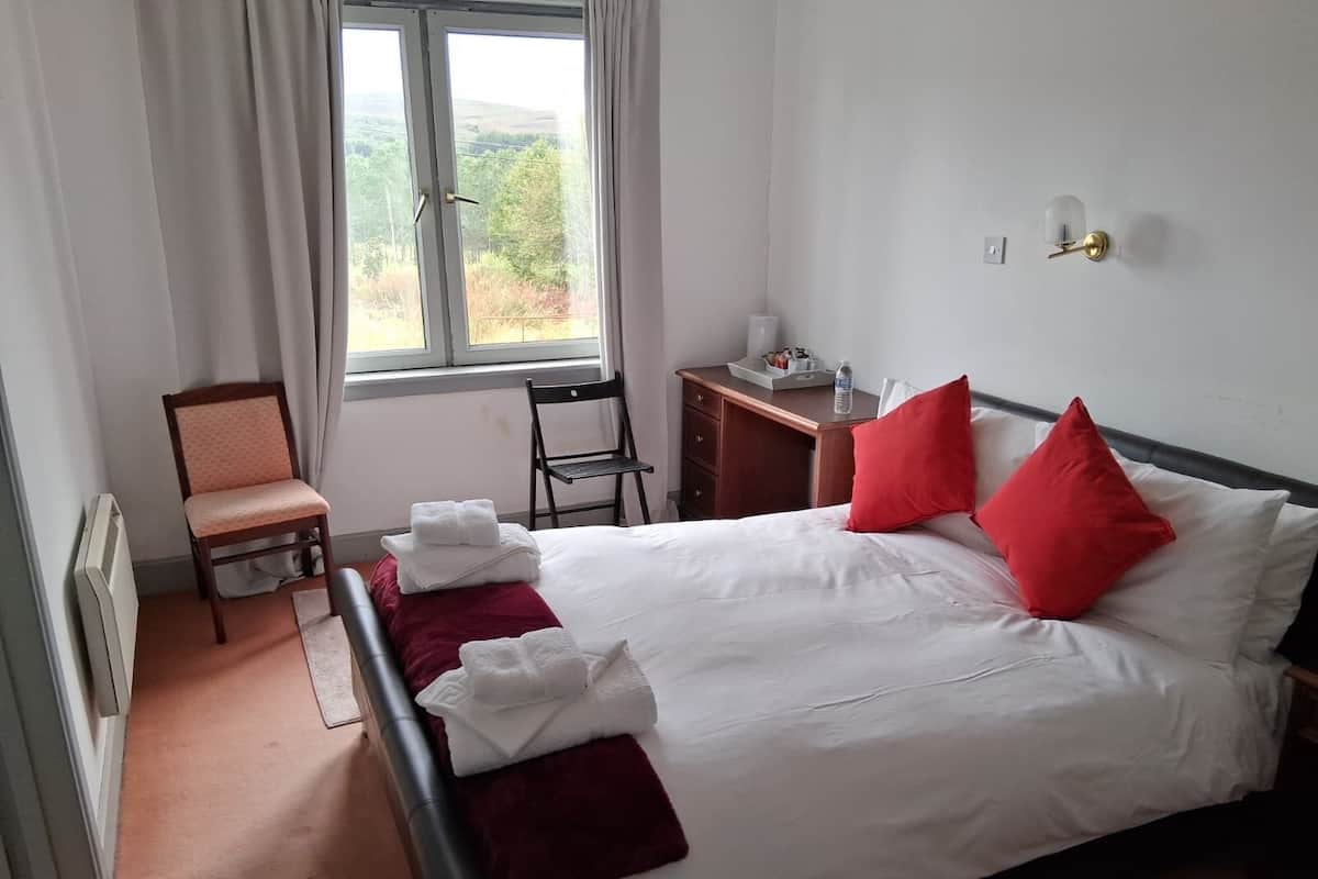 Basic Double Room | Peralatan tempat tidur premium, Wi-fi percuma, cadar katil