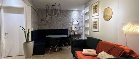 Televisor intel·ligent i llibres