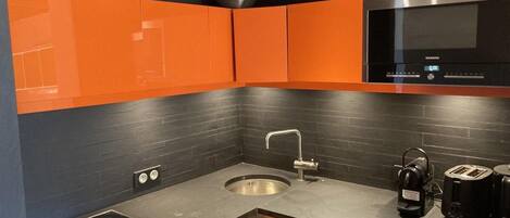 Fridge, microwave, dishwasher, coffee/tea maker