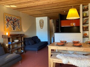 Interior - 200m from resort center, 2nd floor, view ski slopes, balcony, fireplace or stove, tv, 50m², Avoriaz (Avoriaz)