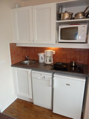 Kühlschrank, Mikrowelle, Geschirrspüler