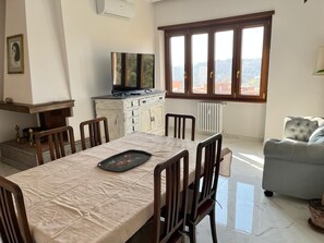 Dining - Three bedrooms, two bathrooms near St peter's Cathedral Area (Roma)