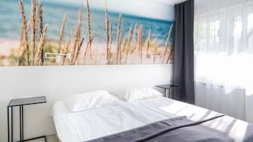 Dobbeltrom – standard, parkutsikt | Skrivebord, skrivebord for bærbar PC og blendingsgardiner