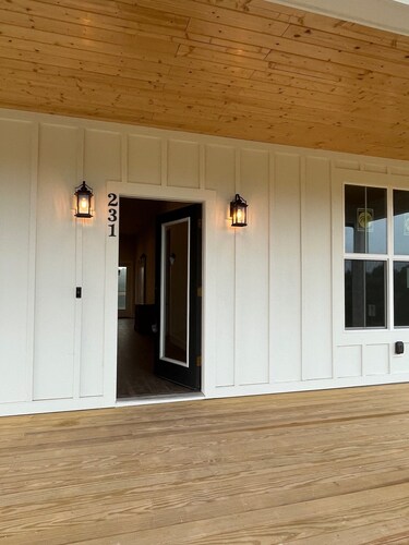 Charming farmhouse with WiFi and AC in lovely Mill Spring.  Great mountain views