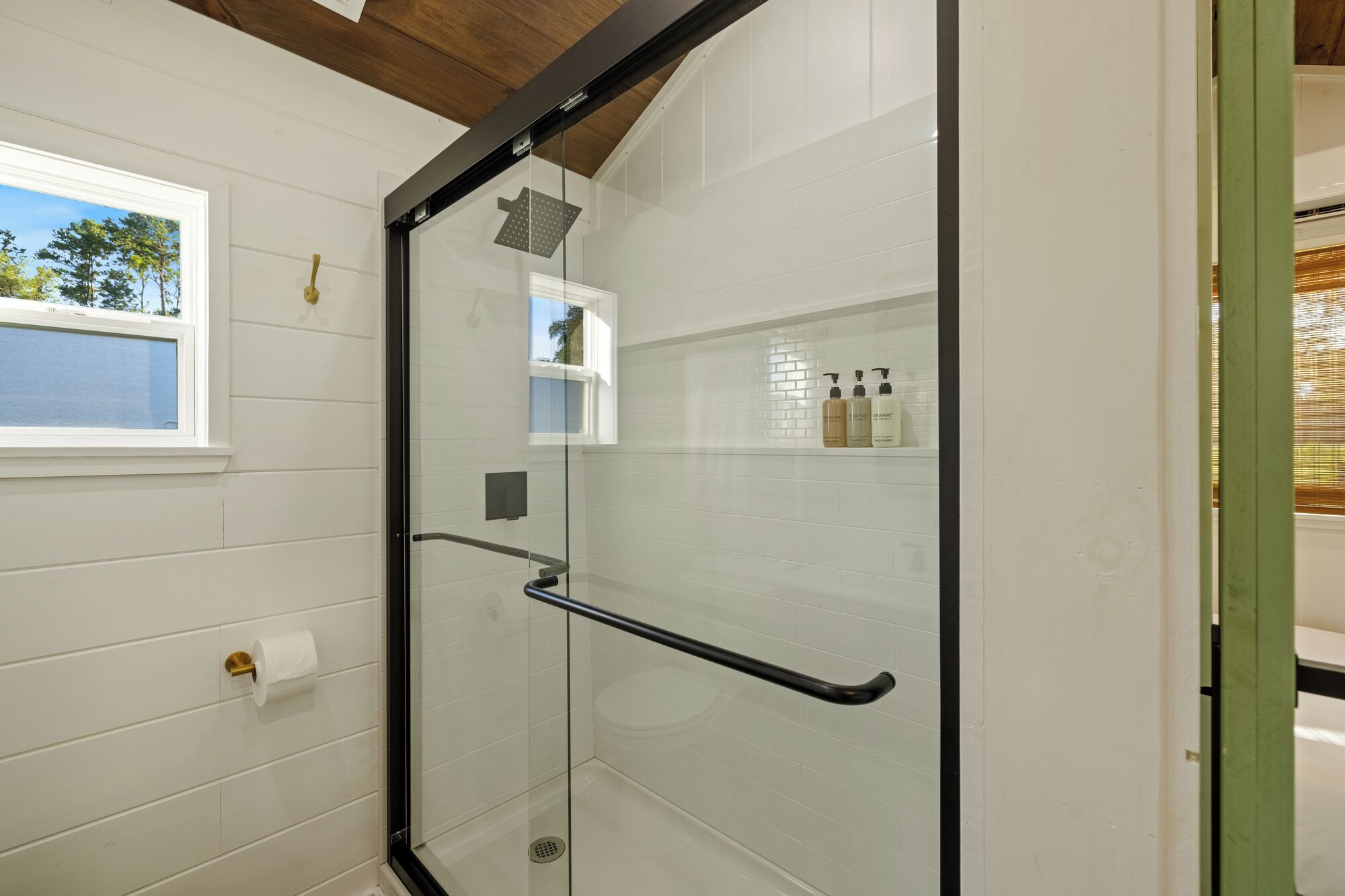 Douche, serviettes fournies