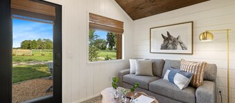 Stylish Cabin - Nearby Springs