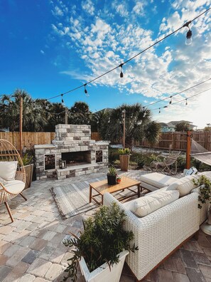 Terrace/patio - Sun, Sand, and Seashells: Your perfect Beach House Getaway! (Pensacola Beach)
