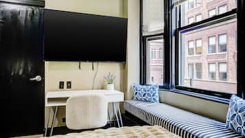 1 bedroom, in-room safe, desk, iron/ironing board