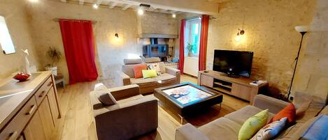 Télévision, cheminée