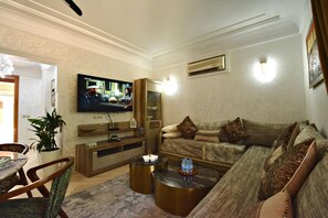 Smart TV, printers - Luxurious Cozy Garden Room with 2 pools (Marrakech)