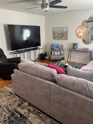 Living area - Cozy 3-bedroom house in enjoyable Wichita Falls next to Midwestern State. (Wichita Falls)