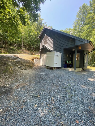 Mountain top cabin in the heart of the Uwharrie National Forest!