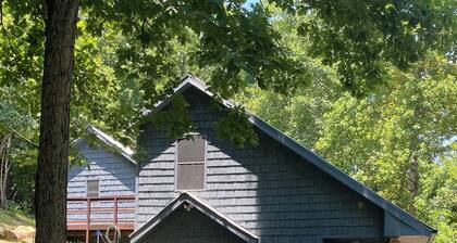 Mountain top cabin in the heart of the Uwharrie National Forest!