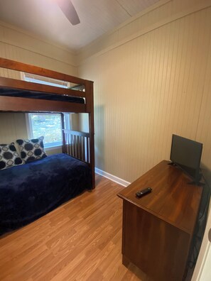 2 chambres, bureau, Wi-Fi, literie fournie