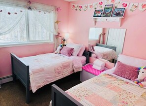 4 bedrooms, iron/ironing board, WiFi, bed sheets