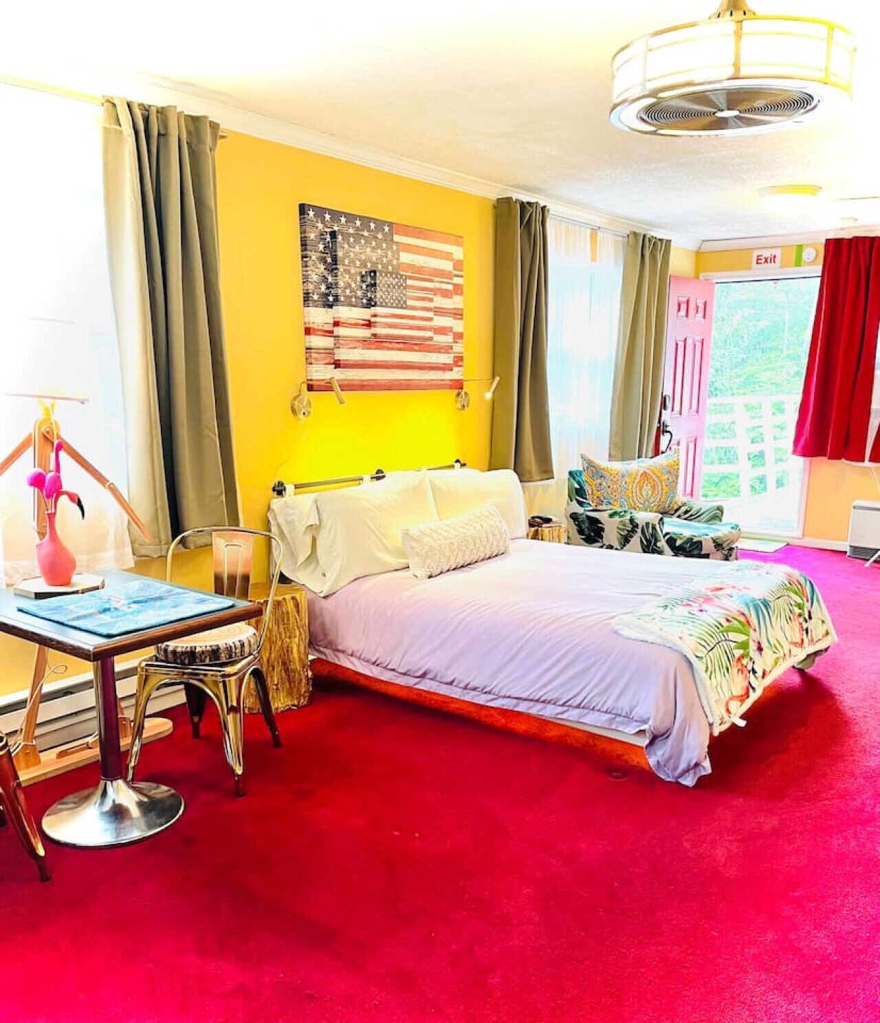 1 bedroom, desk, WiFi, bed sheets