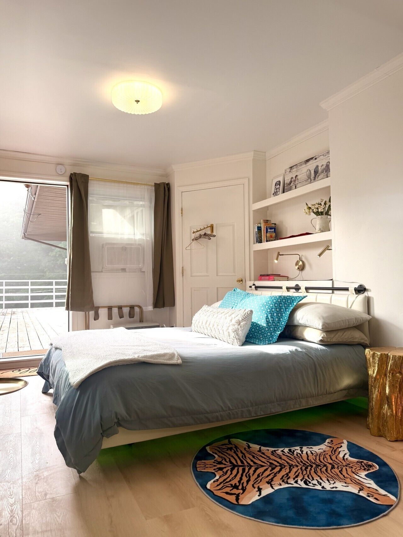 1 bedroom, desk, WiFi, bed sheets
