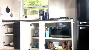 Coffee/tea maker, fridge, microwave, electric kettle