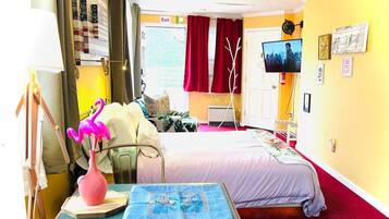 1 bedroom, desk, WiFi, bed sheets