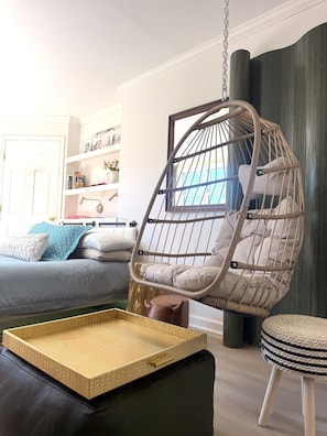 1 bedroom, desk, WiFi, bed sheets