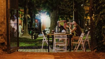 Tempat makan outdoor