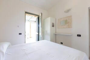 4 bedrooms, internet, bed sheets