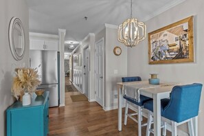 Dining - Stylish 2-bedroom waterfront condo in beautiful Carolina Beach (Carolina Beach)