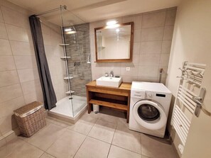 Hårtørrer, håndklæder