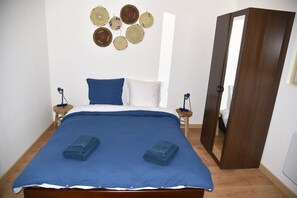 1 bedroom, desk, travel cot, free WiFi - Casa Azul, Appartement Hyper Centre de Marseille, 4 Personnes (Marseille)