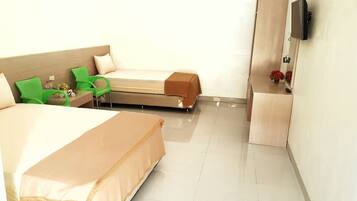 Deluxe Single Room, Park View | Desk, rollaway beds, free WiFi, bed sheets