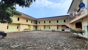 Free self parking - Graha Wisata (Kotabumi)