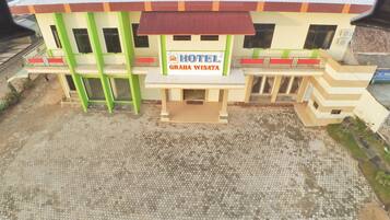 A hotel building with a sign reading "HOTEL GRAHA WISATA".