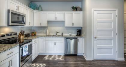 Cozy 2-Bedroom Condo in Vibrant Urban Omaha with Convenient Designated Parking