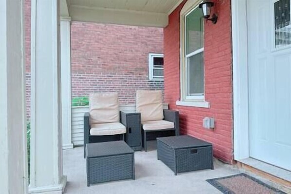 Terrace/patio - Cheerful home by Millwork District/Farmers Market (Dubuque)