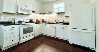 Cheerful home by Millwork District/Farmers Market