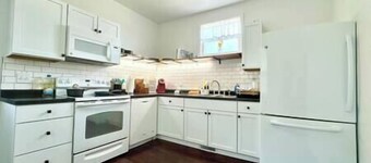 Cheerful home by Millwork District/Farmers Market