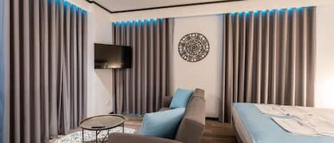 Estudio familiar, 1 cama matrimonial y sofá cama, para no fumadores, cocineta | Ropa de cama hipoalergénica, wifi gratis y ropa de cama