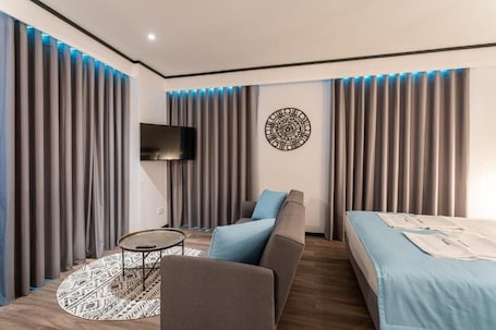 Family Studio, 1 Double Bed with Sofa bed, Non Smoking, Kitchenette | Hypo-allergenic bedding, free WiFi, bed sheets