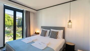 Hypo-allergenic bedding, free WiFi, bed sheets