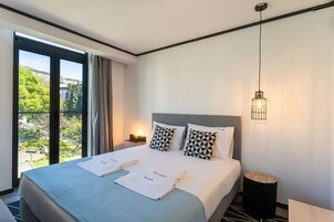 Hypo-allergenic bedding, free WiFi, bed sheets