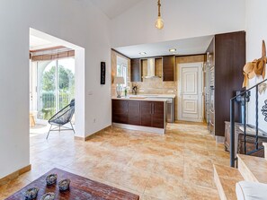 Villa | Private kitchen - Villa in Oliva Near Platja D'oliva Beach (Oliva)