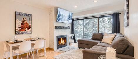 Smart TV y chimenea