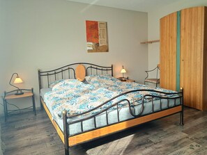 4 Schlafzimmer, Schreibtisch, Bügeleisen/Bügelbrett, kostenloses WLAN