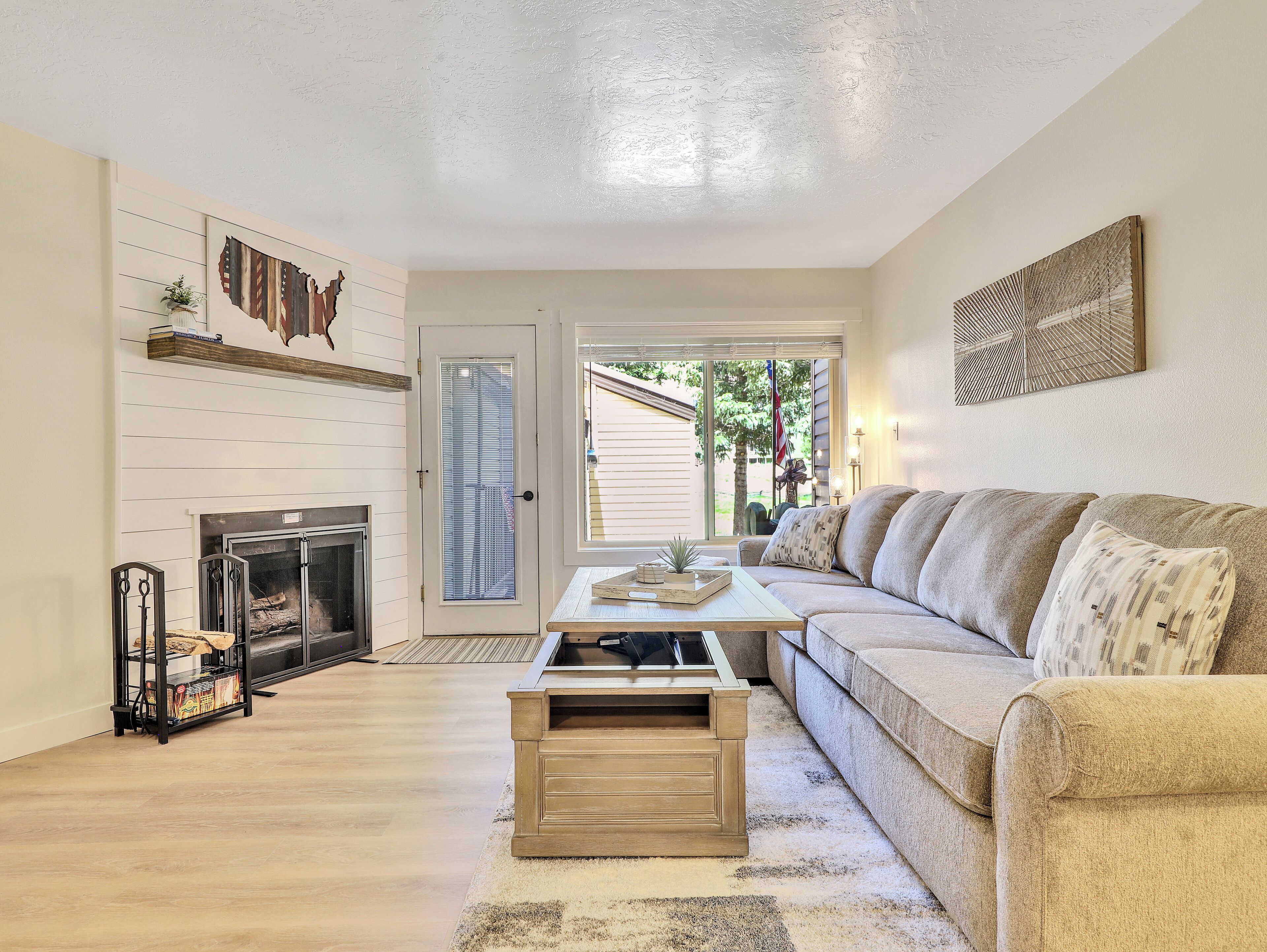 تلفزيون ذكي، كرة قدم الطاولة، تنس طاولة، كُتُب