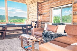 Luxury Cabin, Mountain View | Dining room - EML 3 Colorow (Paonia)