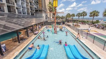 Alberca techada y alberca climatizada