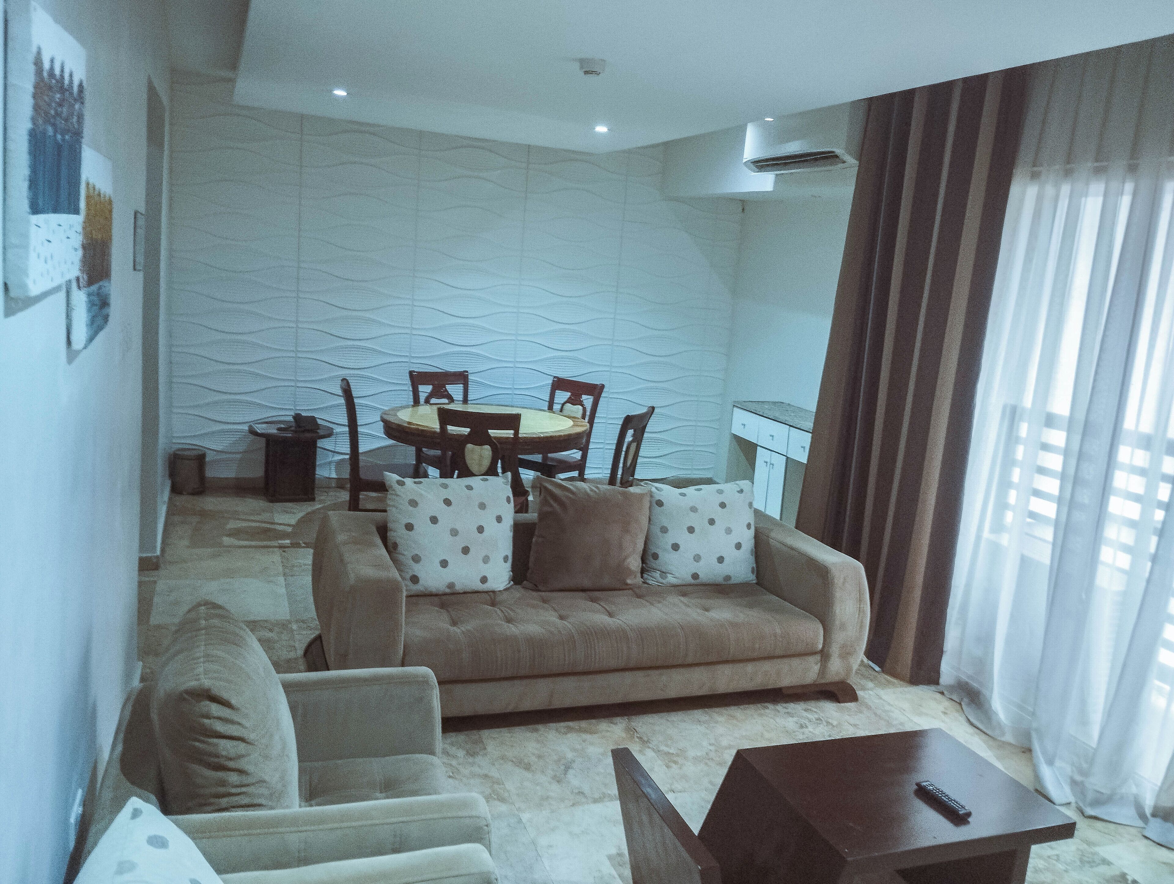 Quarto solteiro luxo, vista para a cidade | Banheiro | Produtos de toalete grátis, chinelos, toalhas de banho, sabonete